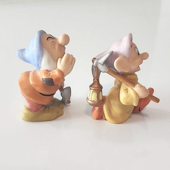 Sneezy and Dopey vintage Disney figurines, set of 2. - Picture 4 of 6